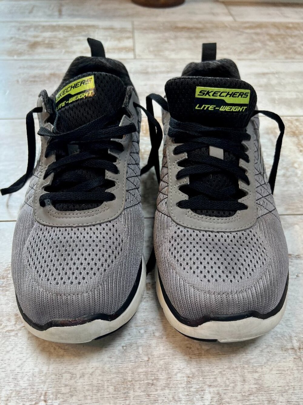 PRICE FIRM! Mens Sketchers Dual-Lite Sneakers
